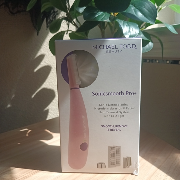 Michael Todd Beauty Sonicsmooth Pro+ Pink Skincare Tool - Picture 1 of 9